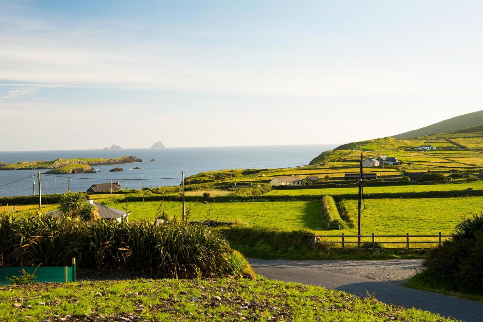 Апартаменты Ring Of Kerry - Einmaliger Blick Auf Skelligs Clynacartan Экстерьер фото